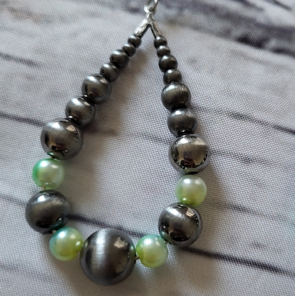 NEW GREEN TEARDROP EARRINGS - Picture 2 of 5